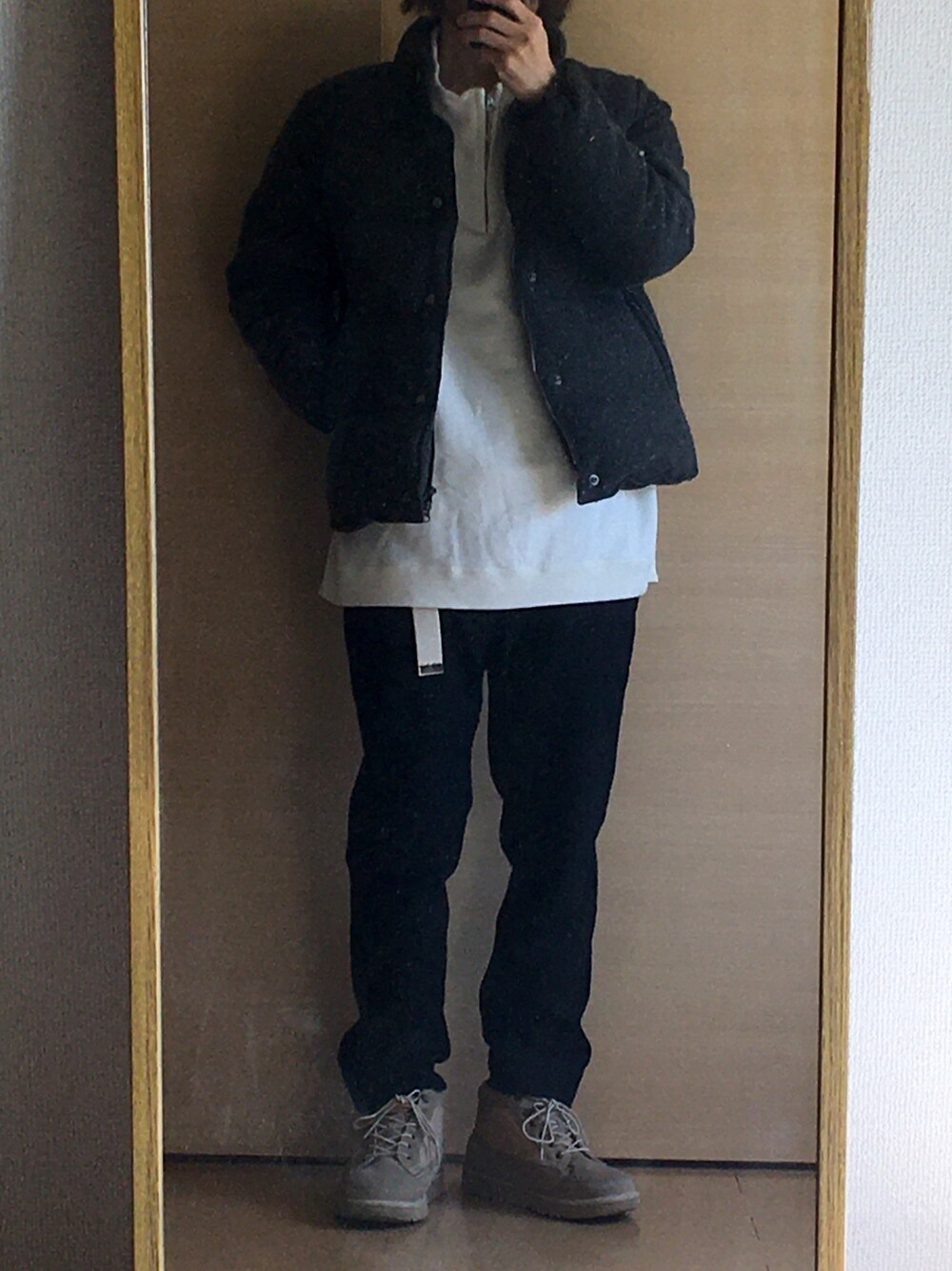 「URBAN RESEARCHのアイテム（ダウンジャケット/コート、グレー系）」を使った、yskEさん（メンズ・172cm）の冬コーディネートの1枚目の写真
