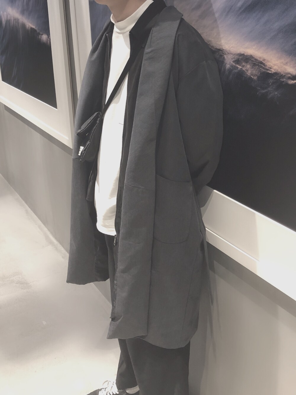 「シンプルコーデ、ビックシルエット、キレイめ、黒」｜「SENSE OF PLACE by URBAN RESEARCHのショールカラーガウン（その他アウター、グレー系）」を使った、nullさん（メンズ・183cm）の冬コーディネートの1枚目の写真
