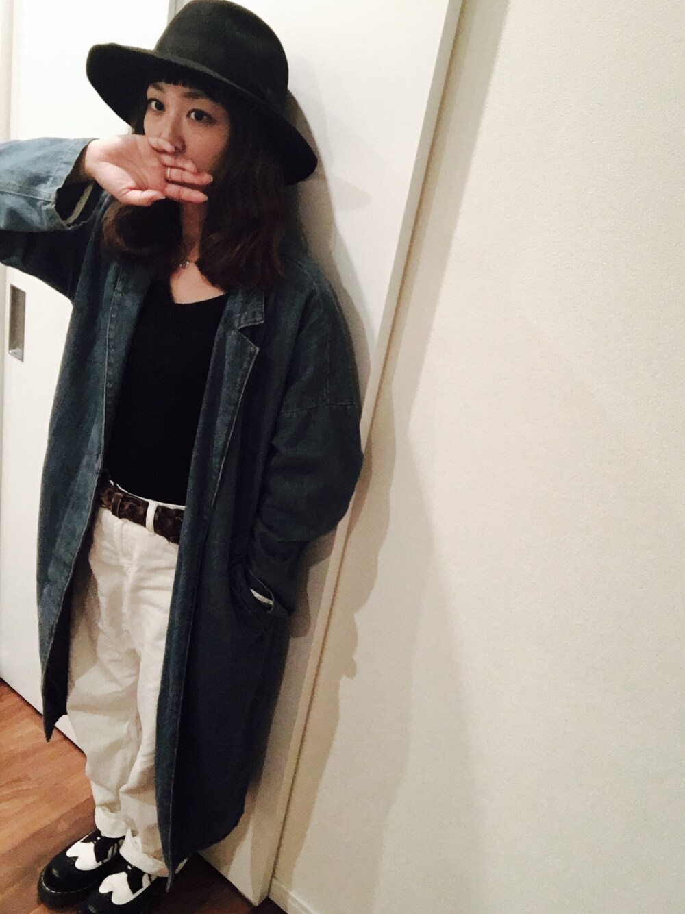 「PAR ICI、Dr.Martens、CA4LA、KBF、春コーデ、ロングコート」｜「KBFのKBF　デニムＢＩＧコート（その他アウター、ブルー系）」を使った、mAcoさん（レディース・156cm）の春コーディネートの1枚目の写真