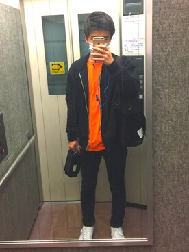 これまでで最高のオレンジ Tシャツ コーデ 人気のファッションスタイル