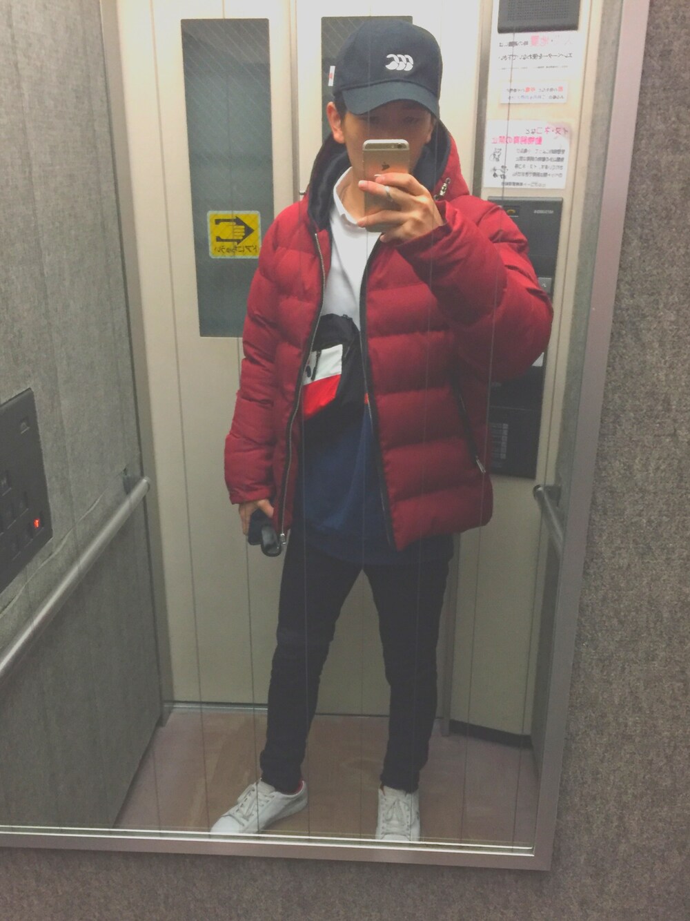 「大晦日、冬コーデ、今年最後のコーデ、今年もよろしくお願いします、LACOSTE、H&M、THE SHOP TK、CANTERBURY、ダウンジャケット、FILA」｜「LACOSTEのLACOSTE ラコステ CARNABY EVO 317 3 042 WHT/NVY（スニーカー、ホワイト系）」を使った、リチョパさん（メンズ・174cm）の冬コーディネートの1枚目の写真