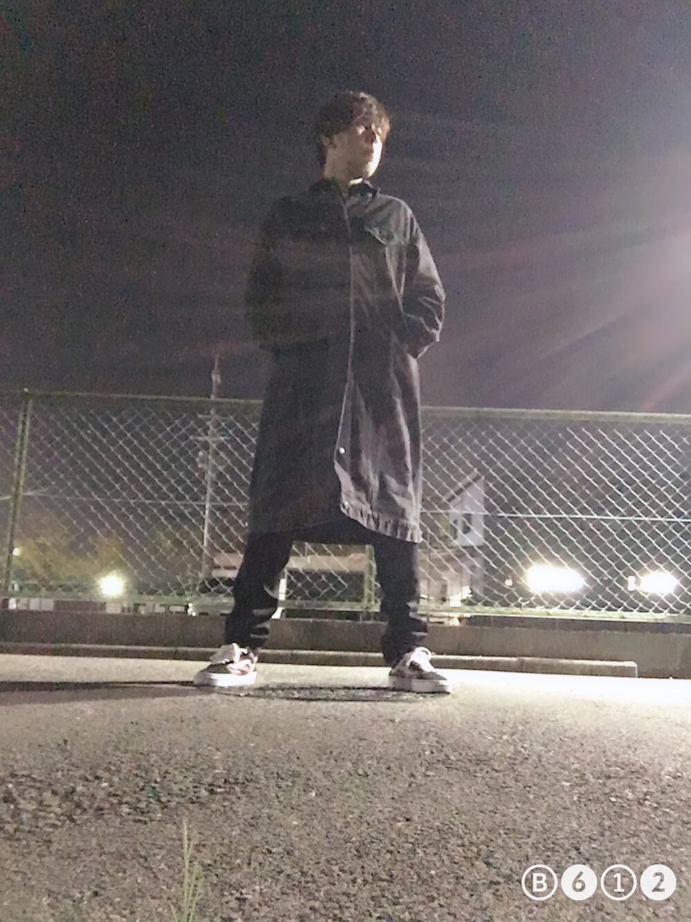 「minedenim、Hysteric Glamour、VANS、デニムコート、秋コーデ、ビックシルエット、黒、スキニーデニム」｜「MINEDENIMのアイテム（デニムジャケット、ブラック系）」を使った、つったんさん（メンズ・182cm）の秋コーディネートの1枚目の写真