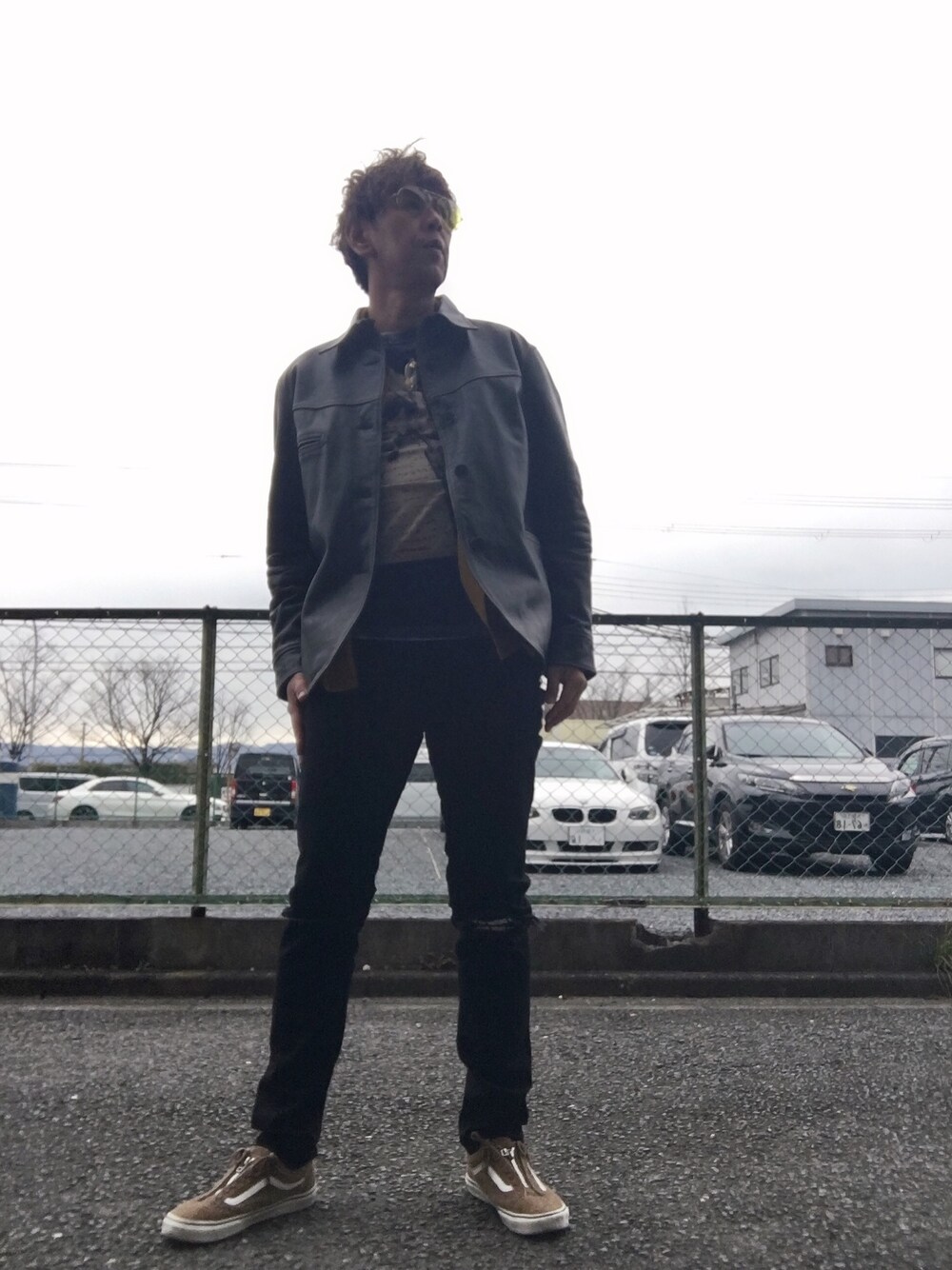 「いいね、save、フォローお願いします🤑、黒、お洒落さんとつながりたい、キムタク、コーディロイシャツ、野口強、バンズ、レザーカーコート、今日のコーデ、デニムパンツ」｜「MINEDENIMのアイテム（デニムパンツ、ブラック系）」を使った、つったんさん（メンズ・182cm）の冬コーディネートの1枚目の写真