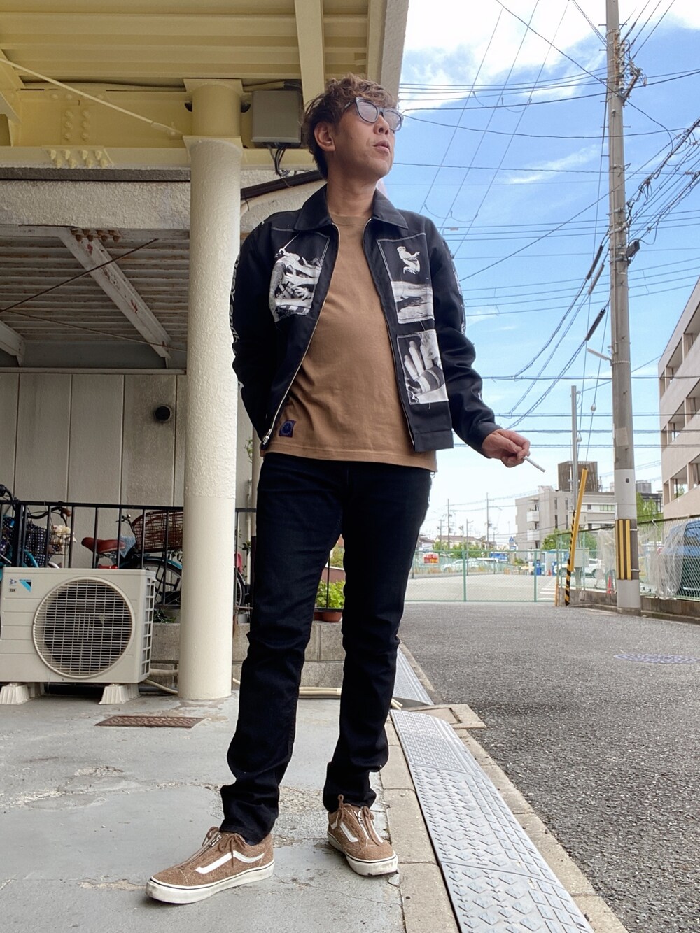 「おしゃれさんと繋がりたい、Tシャツ、黒、VANS、スニーカー、キムタク、野口強、デニムパンツ、いいね、save、フォローお願いします🤑、今日のコーデ」｜「MINEDENIMのアイテム（デニムパンツ、ブラック系）」を使った、つったんさん（メンズ・182cm）の春コーディネートの1枚目の写真
