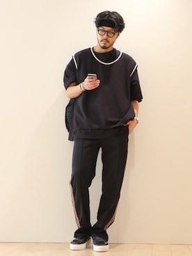 「NEONSIGN（ネオンサイン）のアイテム（トップス）」を使った、明賀健太さん（メンズ・178cm）の春コーディネート