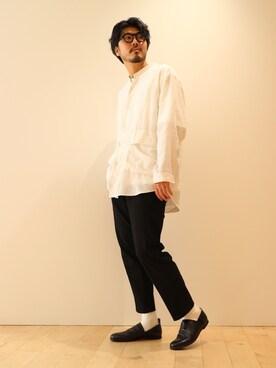 「NEAT（ニート）のアイテム（スラックス）」を使った、明賀健太さん（メンズ・178cm）の春コーディネート