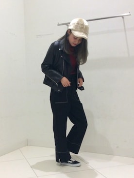 「スリット」｜「アイテム（ライダースジャケット）」を使った、ELMOさん（レディース・160cm）の秋コーディネート