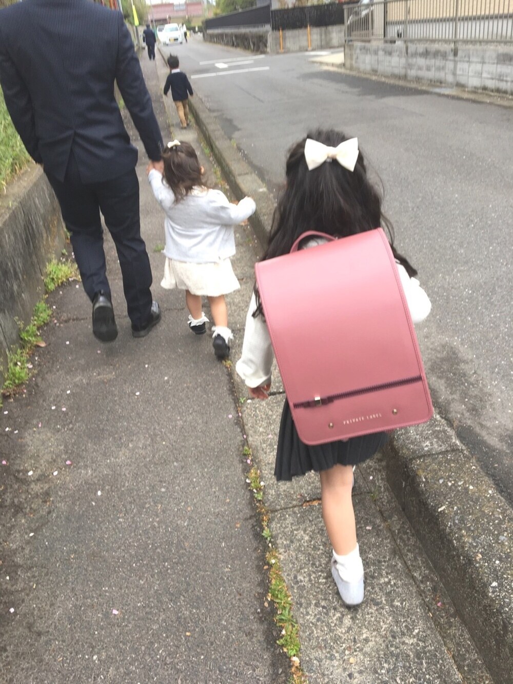 「入学式、入学式コーデ、春、ランドセル」｜「a.v.vの【キッズ】ラメツイードノーカラージャケット（ノーカラージャケット、ホワイト系）」を使った、yuutanさん（キッズ・110cm）の春コーディネートの1枚目の写真