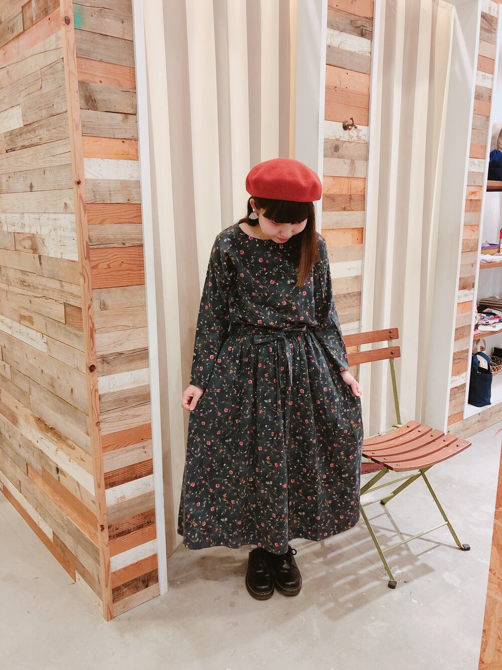 「セットアップ、花柄、総柄トップス、総柄スカート」｜「Samansa Mos2の壁紙風花柄ブラウス（シャツ/ブラウス、ブルー系）」を使った、marisaさん（レディース・154cm）の秋コーディネートの1枚目の写真