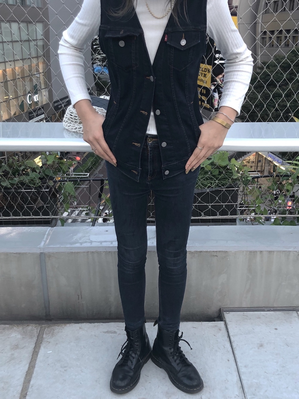 「宮下パーク、渋谷、オトナカジュアル、秋、おしゃれさんと繋がりたい、メンズライク、高身長女子、パンツスタイル、ラブアンドピース2020、デニム」｜「Levi'sのアイテム（ジャケット/アウター、ブラック系）」を使った、chiさん（レディース・168cm）の秋コーディネートの1枚目の写真