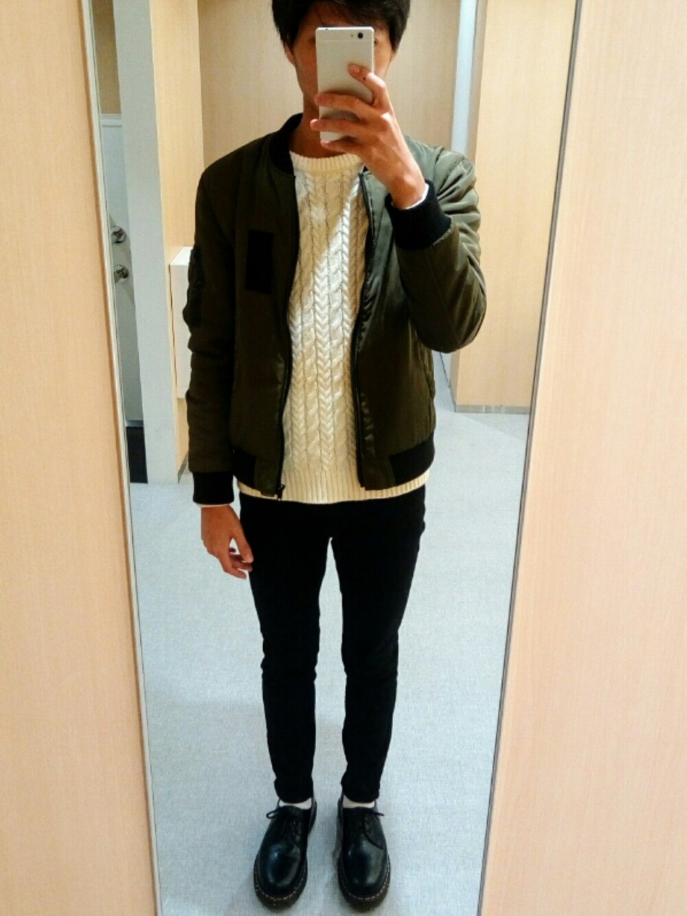 「UNIQLOパンツ、黒スキニー中毒、黒スキニー、Dr.Martens、NIKE」｜「UNIQLOのMEN ジョガーパンツ（ウールライク・レングス68～72cm）（その他パンツ、ブラック系）」を使った、kohmeiさん（メンズ・176cm）の冬コーディネートの1枚目の写真