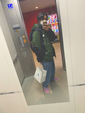 「PUMA」｜「アイテム（マウンテンパーカー）」を使った、たつやさん（メンズ・167cm）の春コーディネート