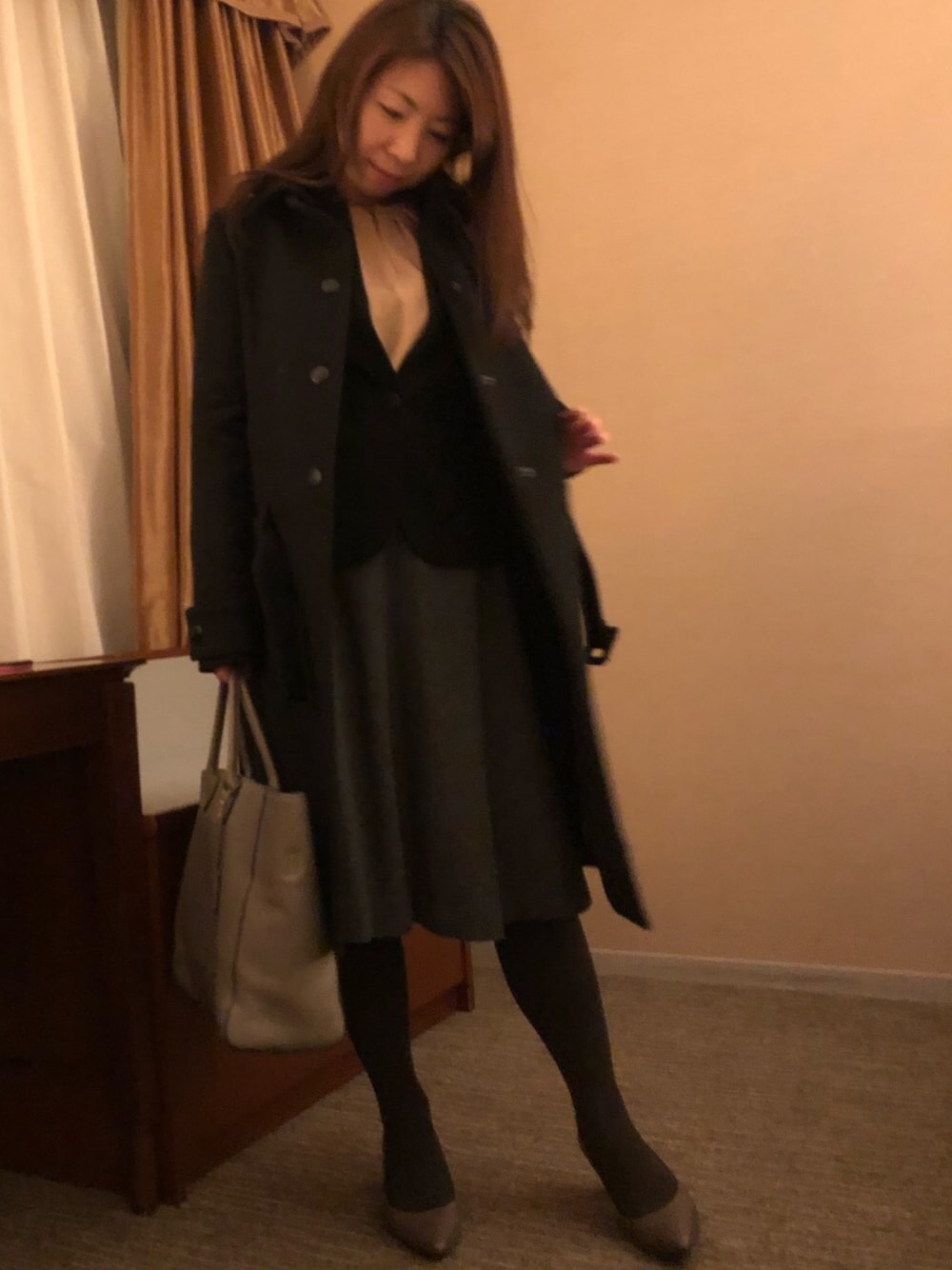 「仕事、PRADA」｜「ANAYIのジョーゼット素材ぺプラム切り替えジャケット（ノーカラージャケット、ブラック系）」を使った、YOTANさん（レディース・152cm）の冬コーディネートの1枚目の写真