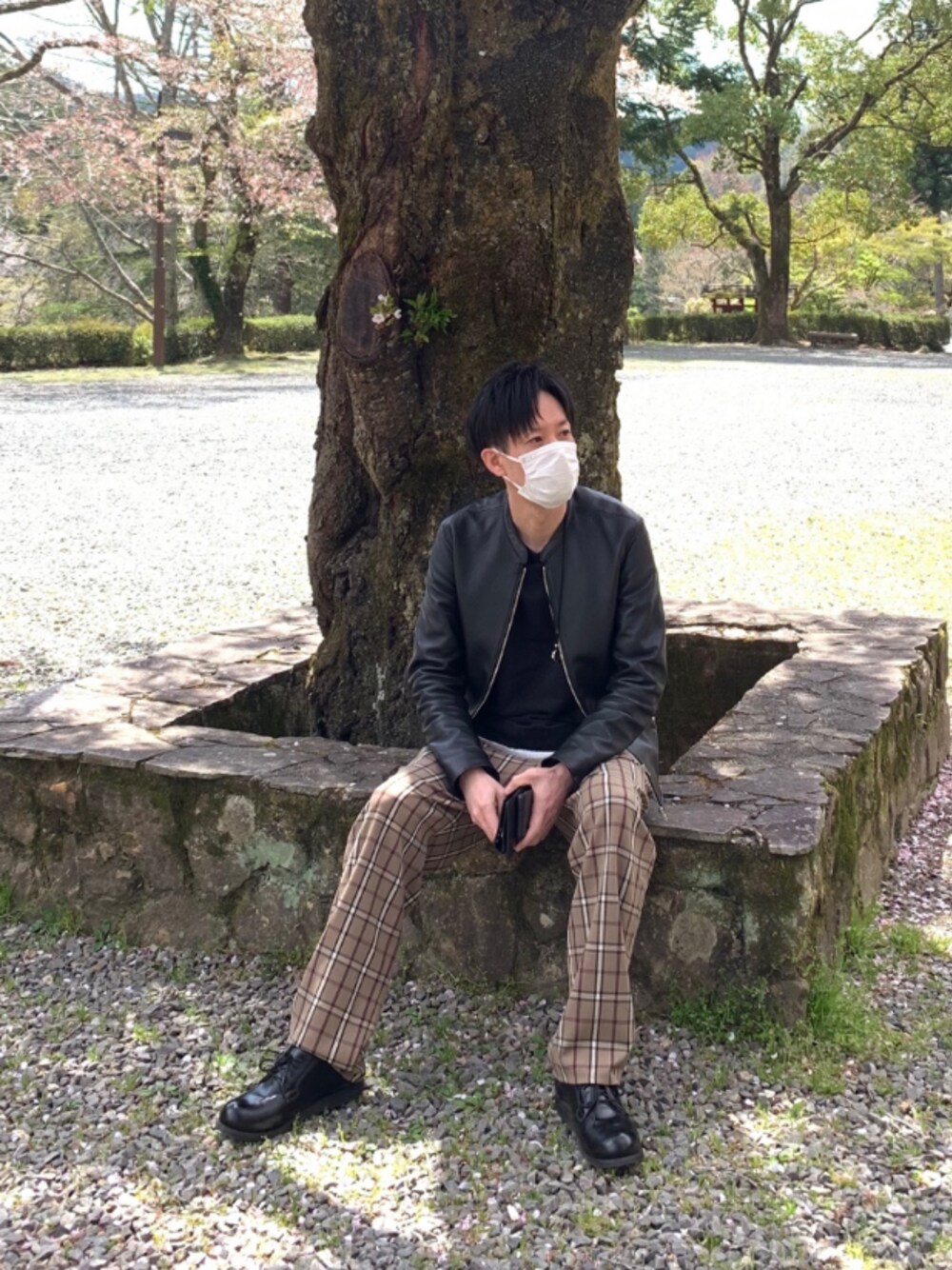 「ライダース、チェックパンツ、スウェット、革靴、春コーデ」｜「RAGEBLUEのスウェードリングネックレス/831345（ネックレス、その他）」を使った、ナットさん（メンズ・175cm）の春コーディネートの1枚目の写真