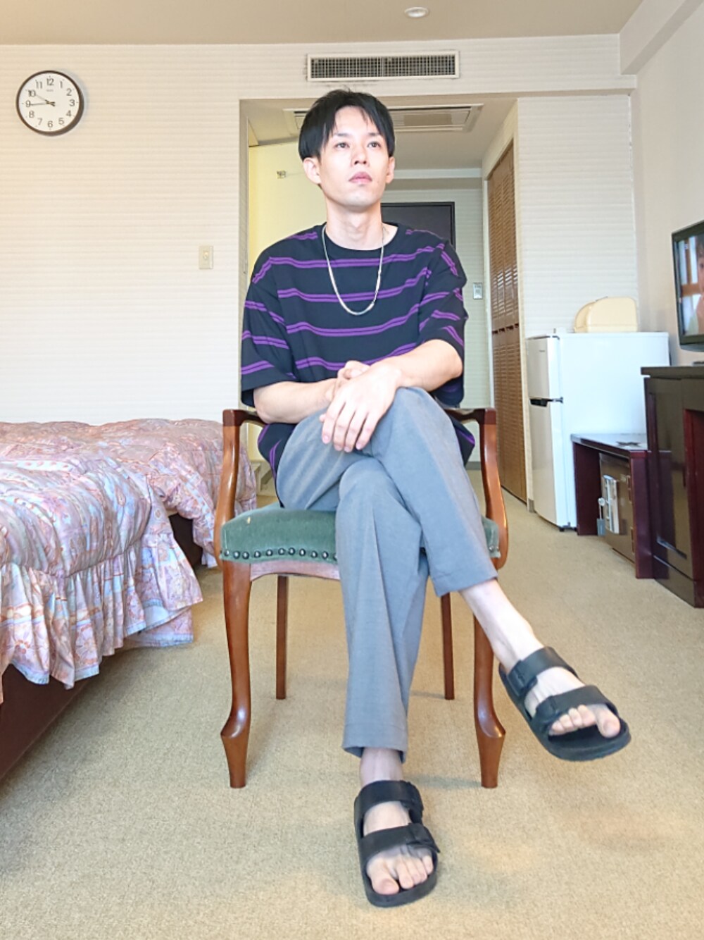 「ボーダー、ワイドパンツ、夏コーデ、サンダル、シンプル、ゆるコーデ」｜「たってる写真のアイテム（ブラ&ショーツ、パープル系）」を使った、ナットさん（メンズ・175cm）の夏コーディネートの1枚目の写真