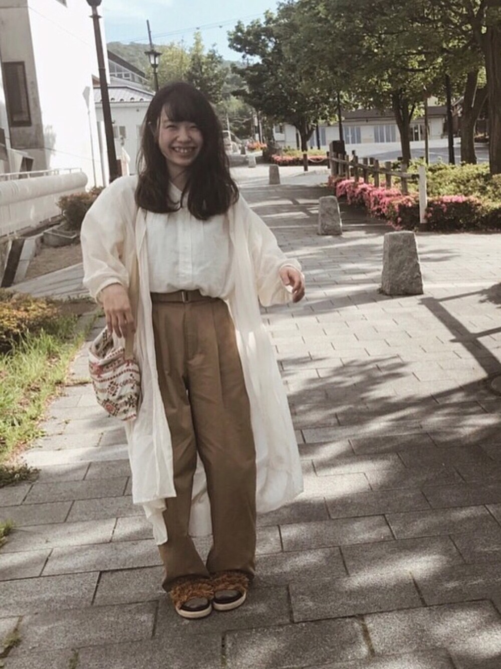 「夏セールで買いました、サンダル、リラックススタイル、GU、UNIQLO、プチプラコーデ、merフレンズ、niko and ...、リネンワンピース、低身長コーデ」｜「Kastaneのアイテム（ワンピース/ドレス、ホワイト系）」を使った、m a n a  さん（レディース・152cm）の夏コーディネートの1枚目の写真