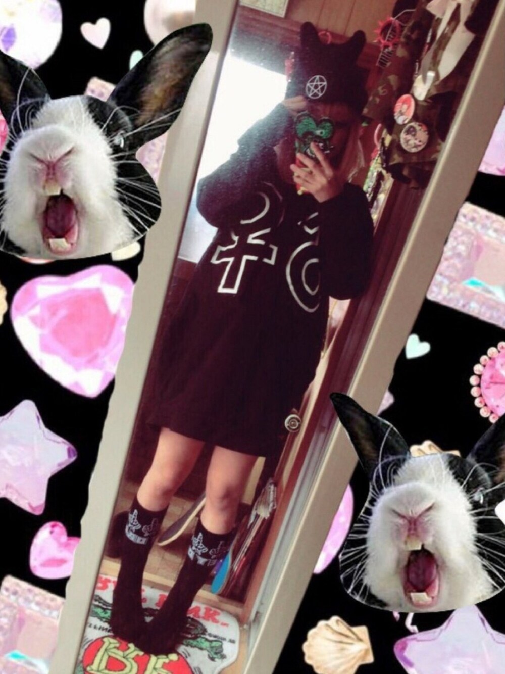 「ファンキーフルーツ、E hyphen world gallary、AMOYAMO、OBEY、ニット帽、パーカー、金髪、アニオタ同盟」｜「OBEYのアイテム（ソックス/靴下、ブラック系）」を使った、こげみ🍎さん（レディース・153cm）の秋コーディネートの1枚目の写真