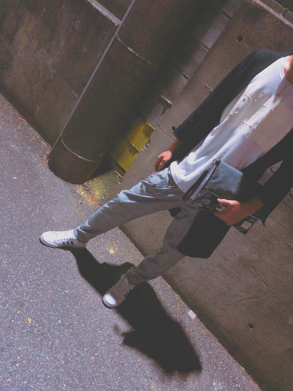 「秋服、スニーカー、フォローミー、シンプルコーデ、おしゃれさんと繋がりたい、グレンチェック」｜「GOSTAR DE FUGAのアイテム（その他アウター、ブラック系）」を使った、りょたぴさん（メンズ・182cm）の秋コーディネートの1枚目の写真
