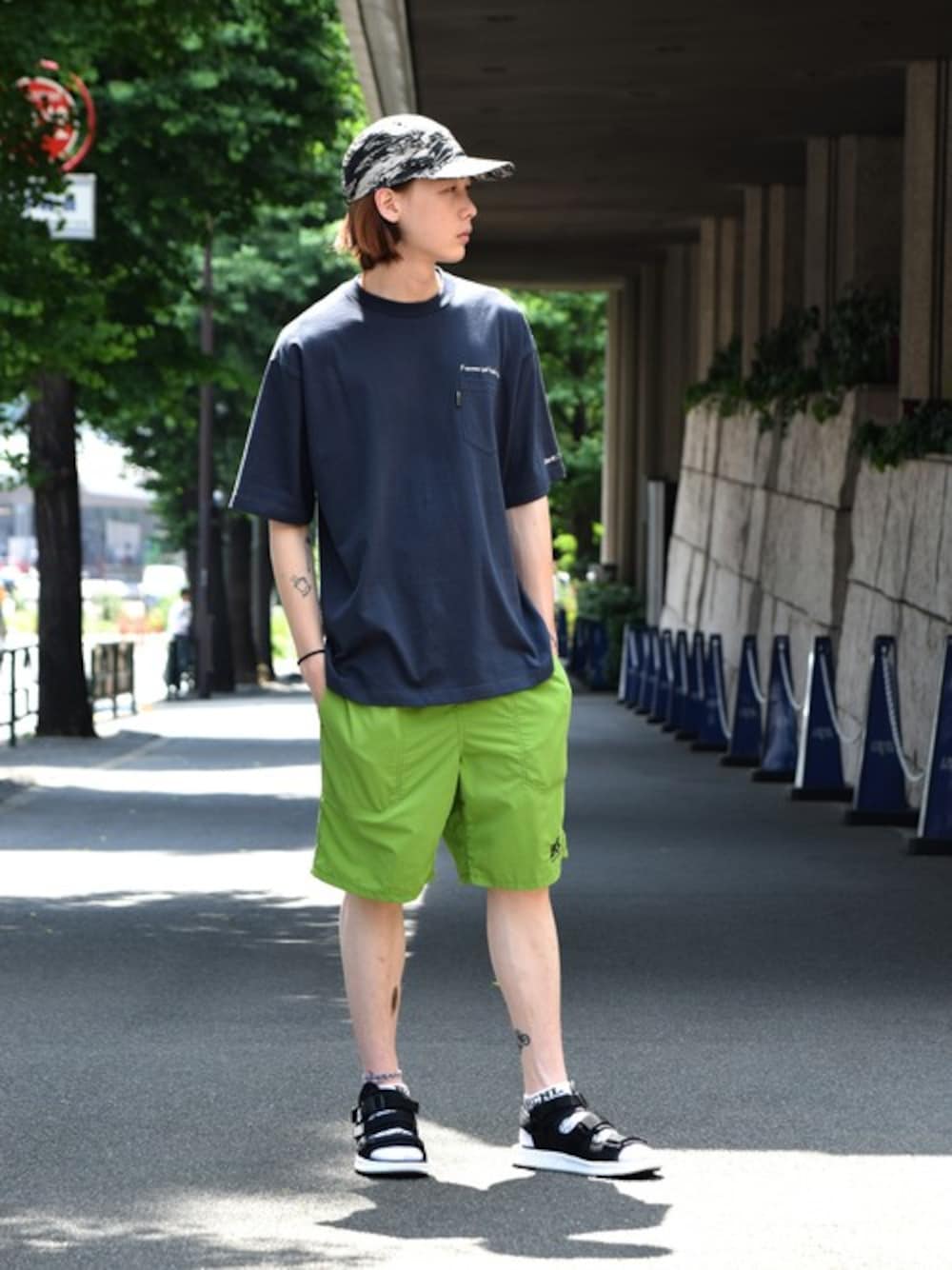 「アウトドアスタイル、backchannel、フェススタイル、ジェットキャップ、夏コーデ、BBQ、ビックT、ストリートMIX、ストリートカジュアル、スポーツサンダル」｜「Back ChannelのWIDE T（Tシャツ/カットソー、グレー系）」を使った、Back Channel®︎さん（メンズ・173cm）の夏コーディネートの1枚目の写真
