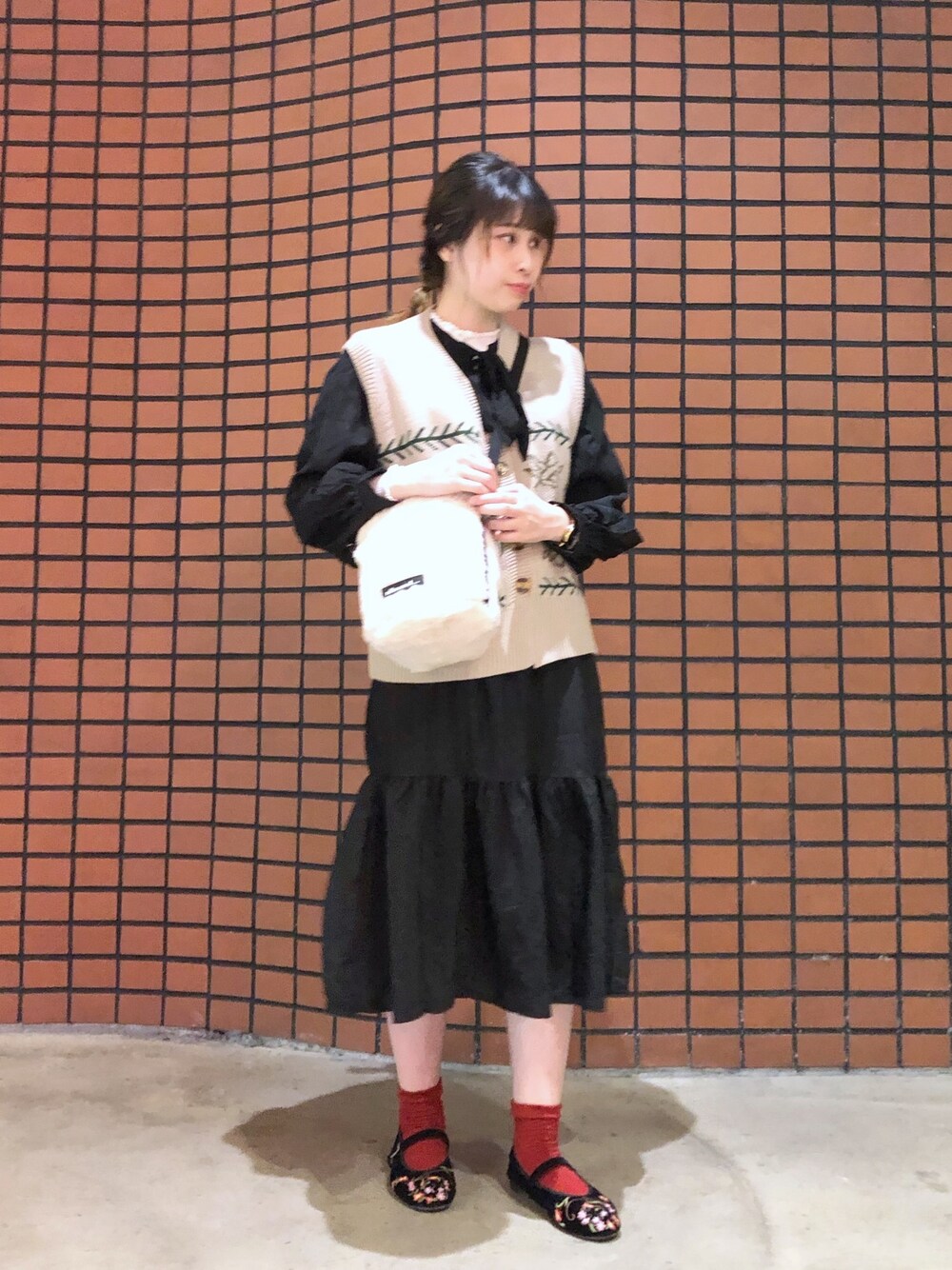 「niko and...のオリジナルモコモコ巾着ショルダーバッグ（ショルダーバッグ、ホワイト系）」を使った、bincyさん（レディース・157cm）の冬コーディネートの1枚目の写真