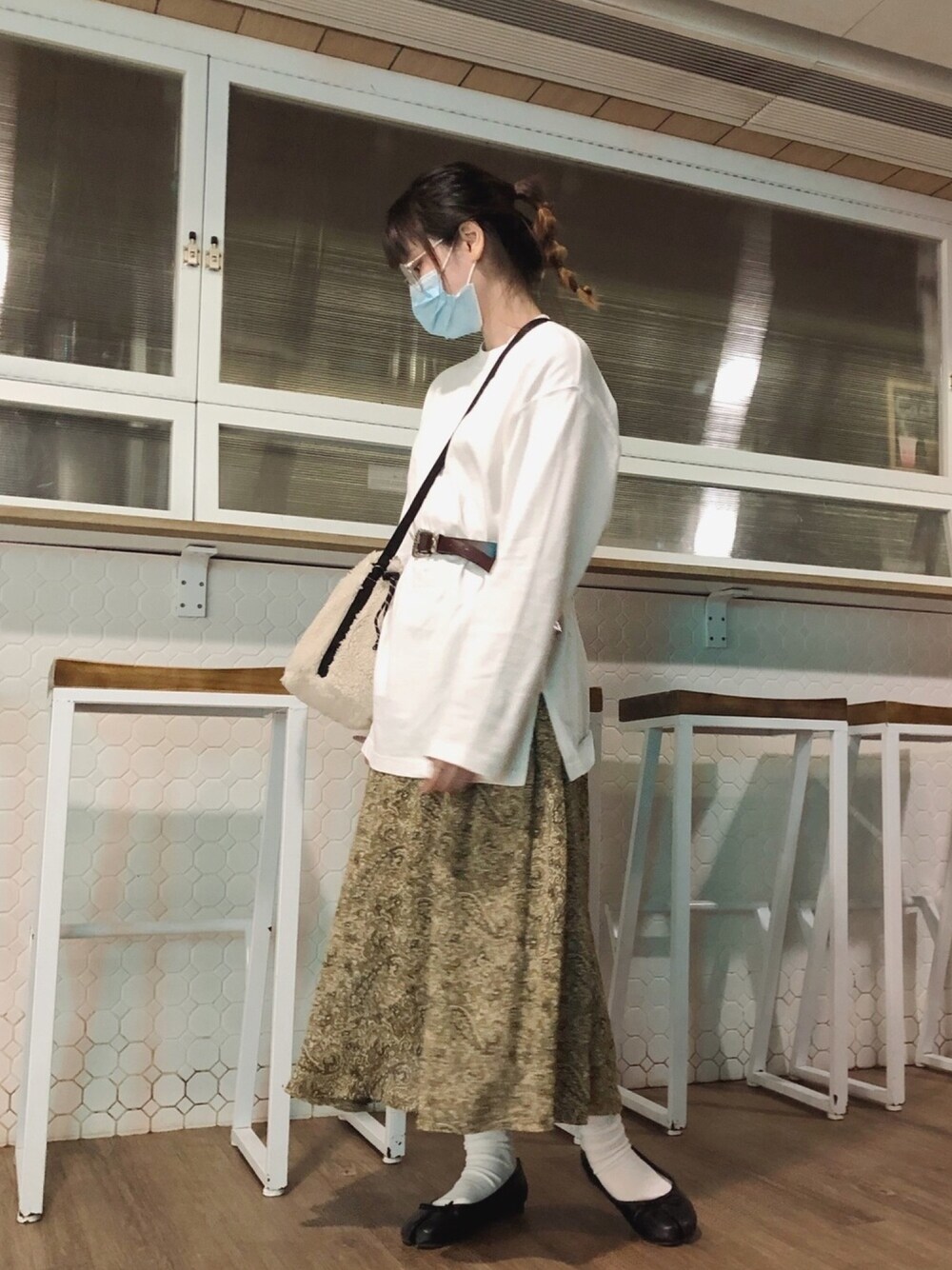 「GUの（GU）ゆるプルオーバー（７分袖）（トップス、ホワイト系）」を使った、bincyさん（レディース・157cm）の冬コーディネートの1枚目の写真
