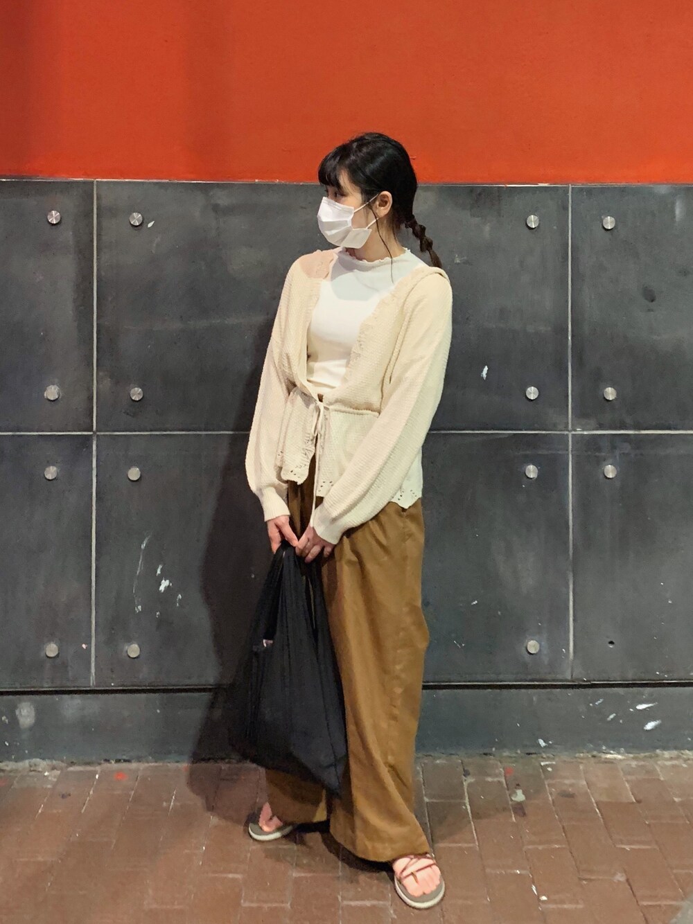 「しまむらのアイテム（ジャケット/アウター、ベージュ系）」を使った、bincyさん（レディース・158cm）の秋コーディネートの1枚目の写真