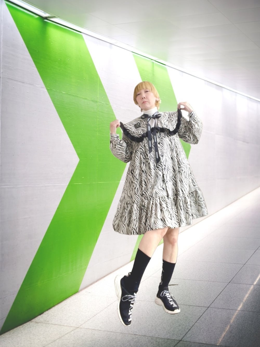 「ゼブラ柄、大人カジュアル、大人女子、スニーカーコーデ、ワンピース、ワンピース×スニーカー」｜「vanillaのアイテム（ワンピース、その他）」を使った、taeko5さん（レディース・153cm）の春コーディネートの1枚目の写真