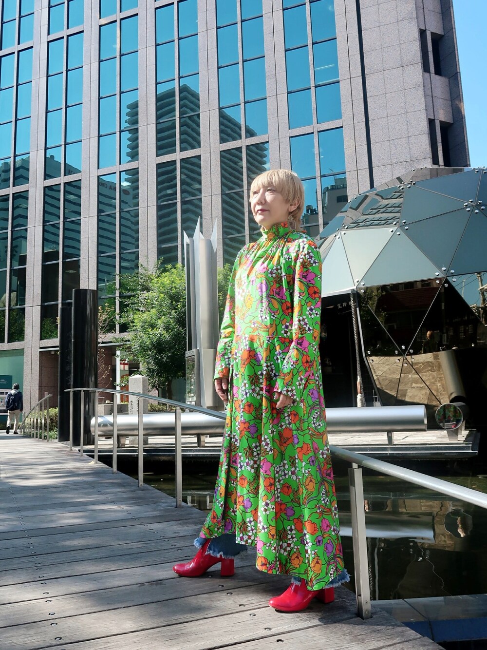 「オトナカジュアル、はるコーデ、バレンシアガ、ワンピース、低身長、花柄」｜「BALENCIAGAのアイテム（ワンピース、グリーン系）」を使った、taeko5さん（レディース・153cm）の春コーディネートの1枚目の写真