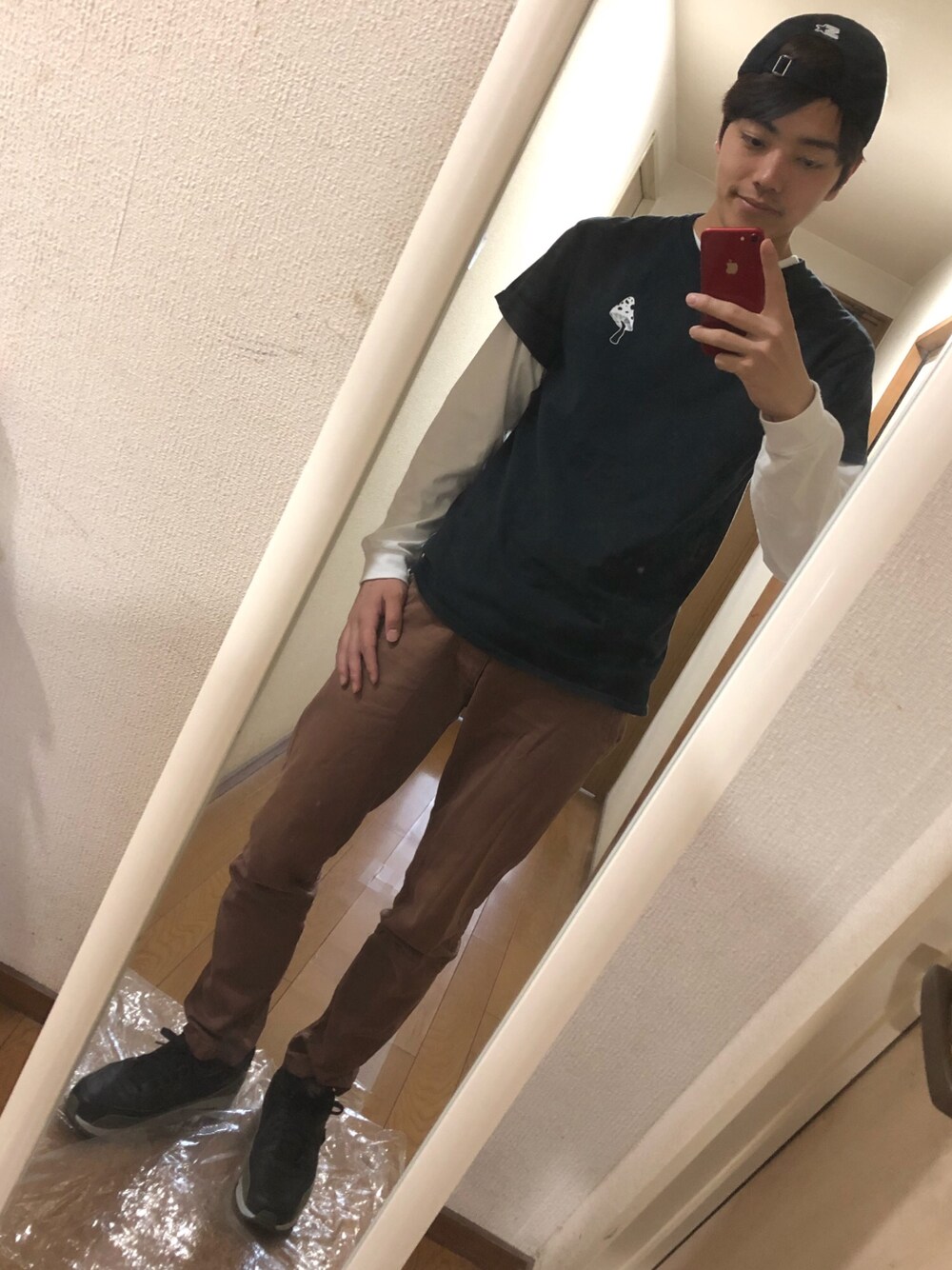 「シンプルコーデ、春コーデ、黒、ロンT、ストリート、古着MIX、重ね着、DREAMLAND SYNDICATE、XLARGE、AIR MAX」｜「Dream landのアイテム（Tシャツ/カットソー、ホワイト系）」を使った、TOMOKIさん（メンズ・175cm）の春コーディネートの1枚目の写真