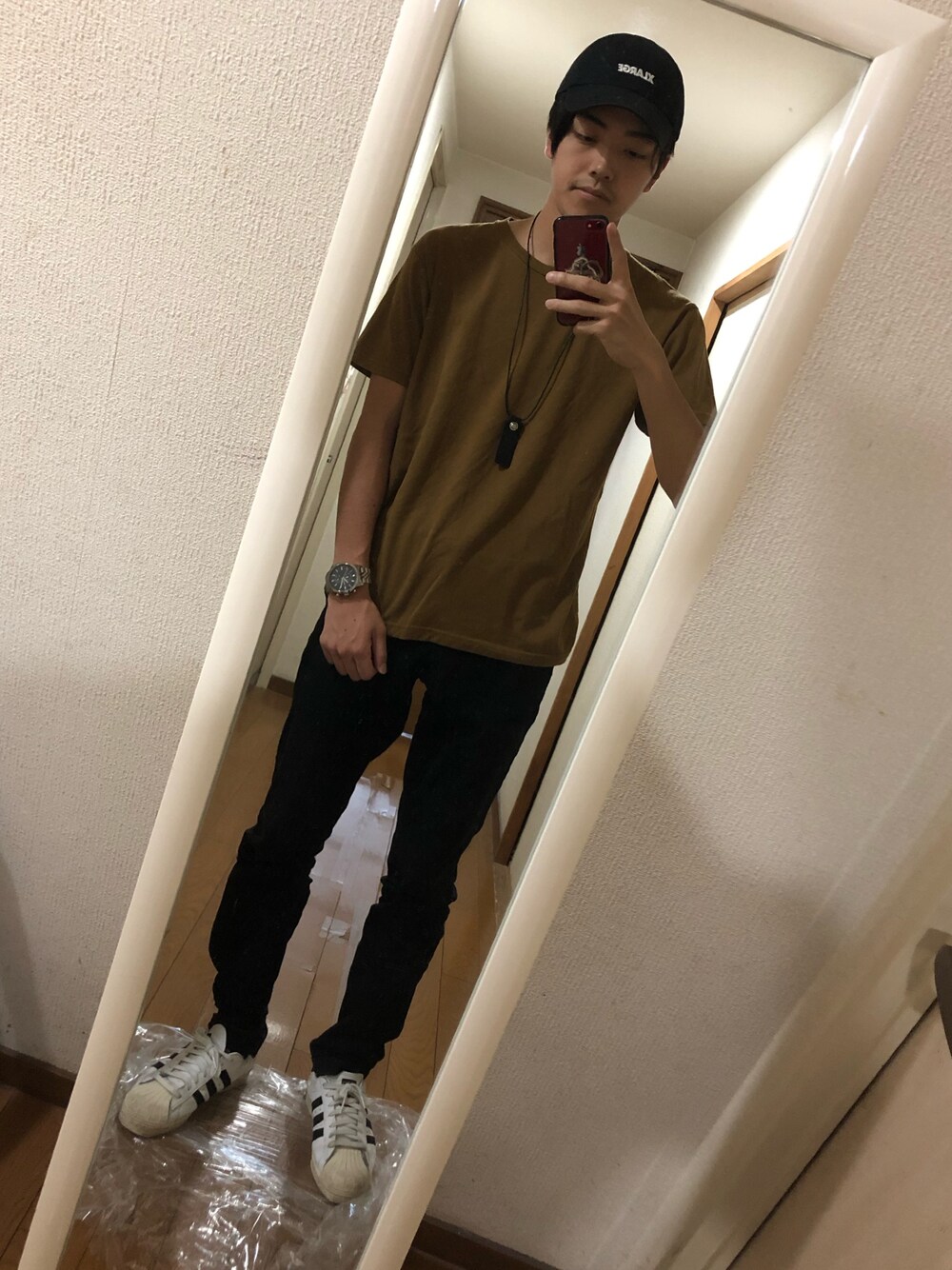 「夏だ！Tシャツ着よう！、オーバーサイズ、Tシャツ、シンプル、ネックレス、BEAMS、adidas、superstar80's、紐ネックレス、UNIQLO」｜「XLARGEのSTARTER XLARGE 6PANEL CAP（キャップ、ブラック系）」を使った、TOMOKIさん（メンズ・175cm）の夏コーディネートの1枚目の写真