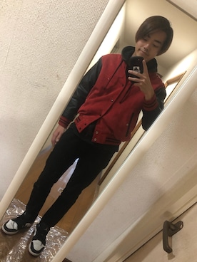 「赤コーデ」｜「アイテム（スタジャン）」を使った、TOMOKIさん（メンズ・175cm）の春コーディネート