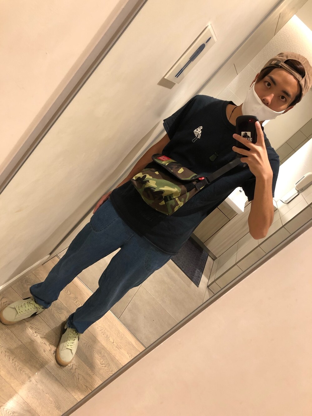 「ストリート、スニーカー、nike sb 、古着MIX、DREAMLAND SYNDICATE、1sin、スケータースタイル、キャップ、夏コーデ、Manhattan Portage」｜「1sinのアイテム（キャップ、ベージュ系）」を使った、TOMOKIさん（メンズ・175cm）の秋コーディネートの1枚目の写真
