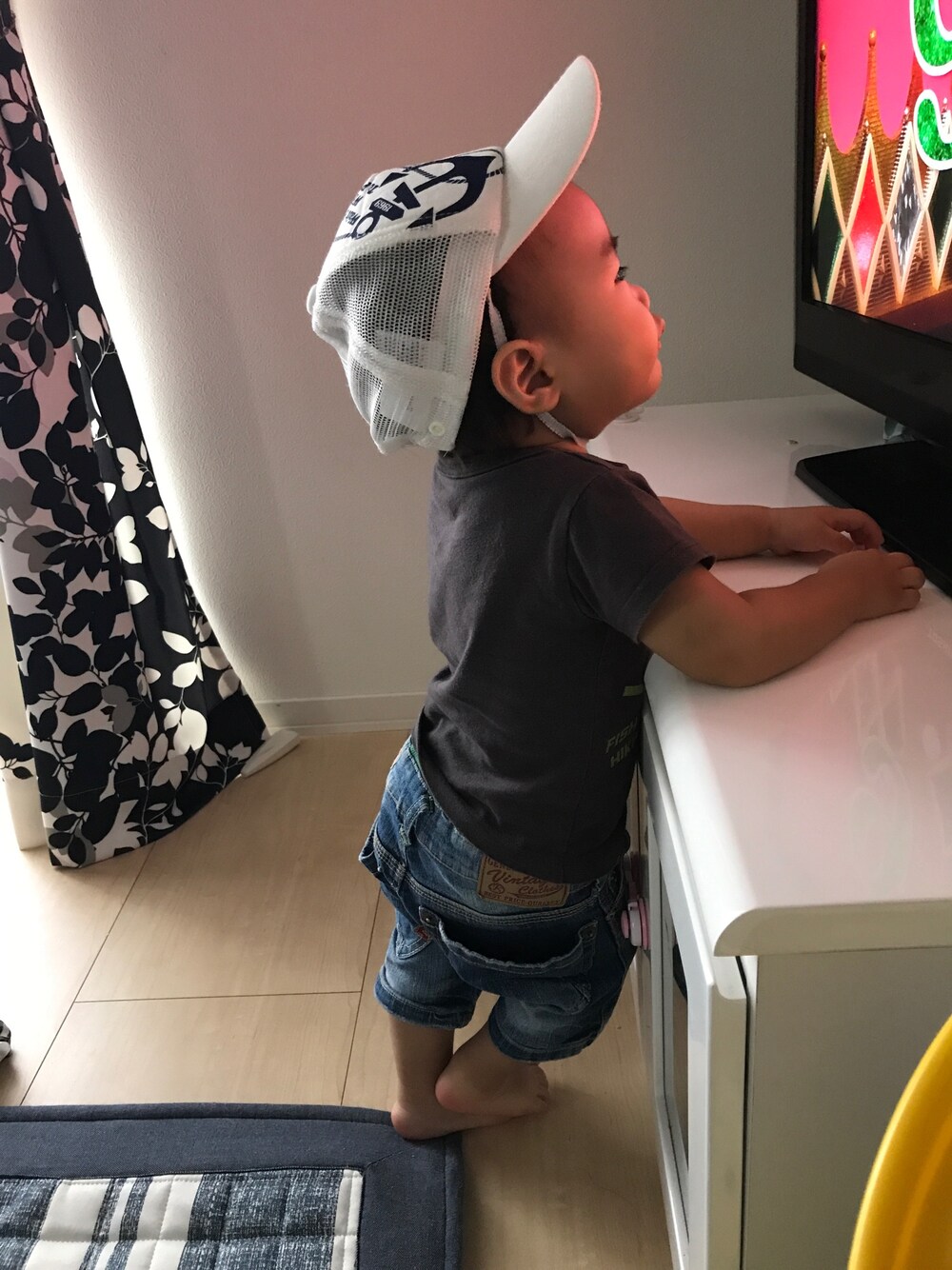 「キッズコーデ、半ズボン、デニム、Tシャツ、キャップ、1歳」｜「KIDSFORETのアイテム（キャップ、ホワイト系）」を使った、なゆらむさん（キッズ・80cm）の夏コーディネートの1枚目の写真