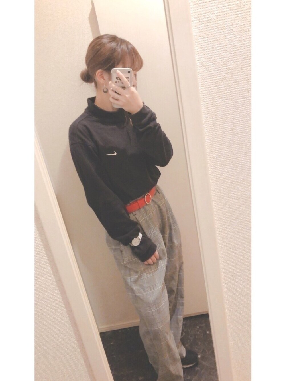 「モノトーンコーデ、チェックパンツ、古着MIX」｜「NIKEのアイテム（トップス、ブラック系）」を使った、NOIRさん（レディース・159cm）の秋コーディネートの1枚目の写真