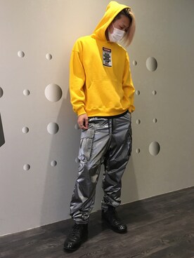 「BlackEyePatch（ブラックアイパッチ）のアイテム（パーカー）」を使った、湯原健太さん（メンズ・178cm）の秋コーディネート