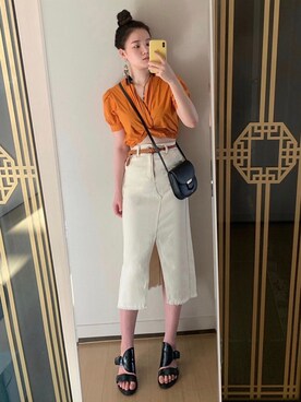 「Guess（ゲス）のアイテム（スカート）」を使った、Ins@Junlaylaさん（レディース・165cm）の秋コーディネート