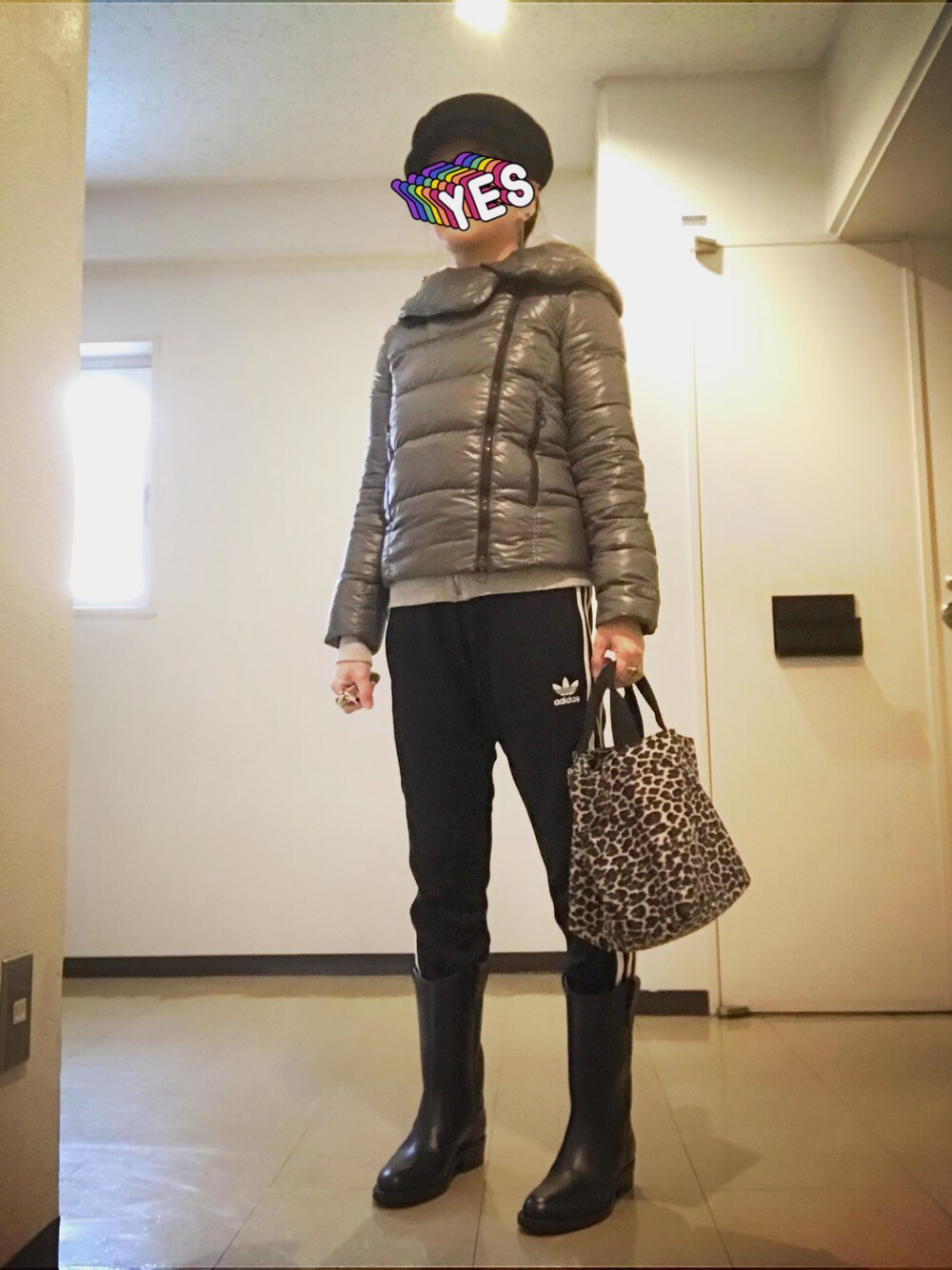 「パーカー、カジュアルコーデ、ブーツ、ootd」｜「plageのplage カシミアビーバー マリンキャップ◆（帽子、ブラック系）」を使った、8aaaaayanさん（レディース・157cm）の冬コーディネートの1枚目の写真