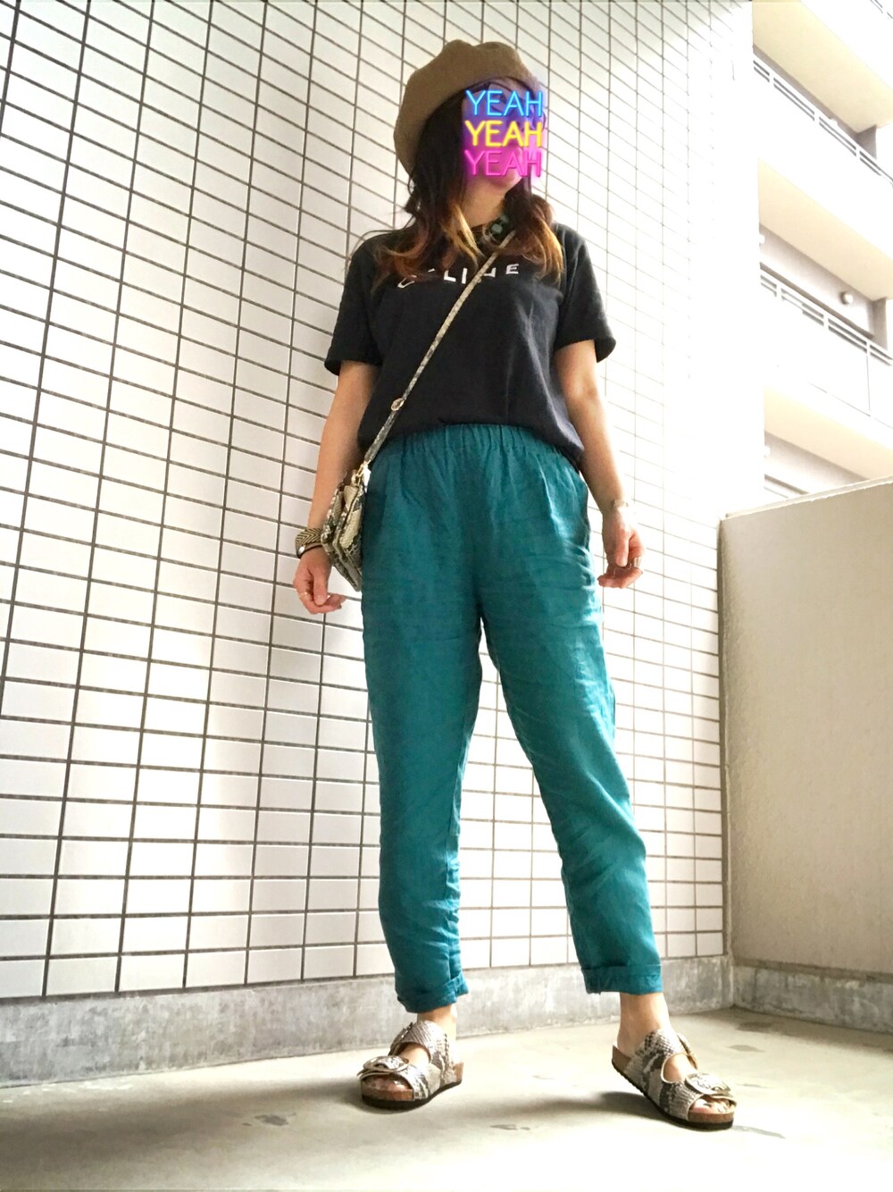 「パロディT、リネンパンツ、パイソン柄、outfit」｜「CA4LAのアイテム（ハンチング/ベレー帽、ブラウン系）」を使った、8aaaaayanさん（レディース・157cm）の夏コーディネートの1枚目の写真