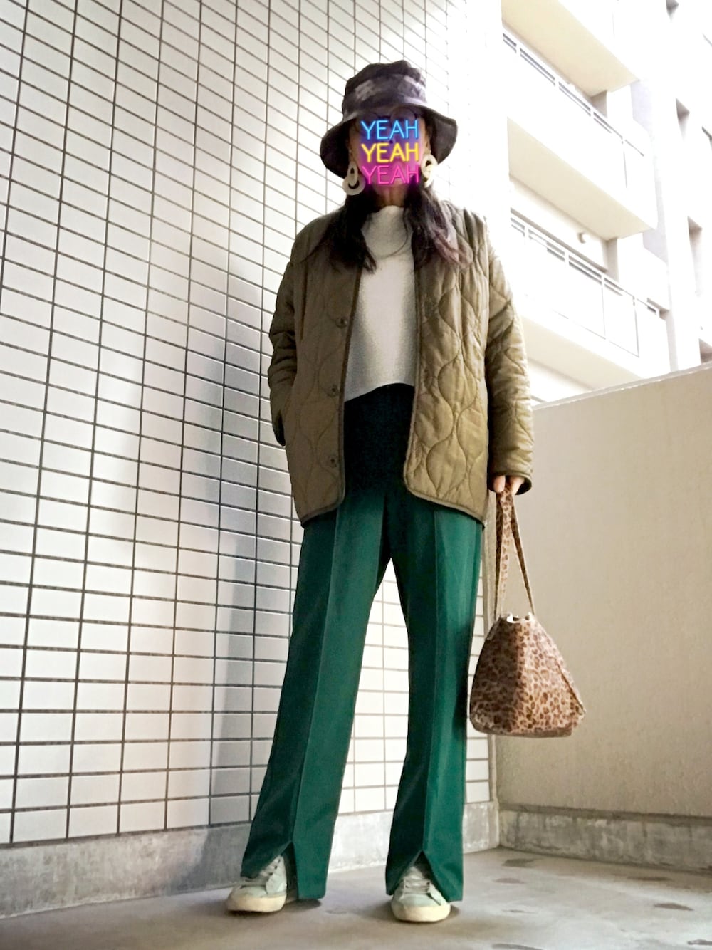 「秋のコーデ、バケットハット、キルティングジャケット、ジャージ、スニーカー、outfit」｜「JOURNAL STANDARDの【THE DAY ON THE BEACH / ザ・デイ・オンザビーチ】hatSpeckdyenylon:ナイロンハット（ハット、パープル系）」を使った、8aaaaayanさん（レディース・157cm）の秋コーディネートの1枚目の写真