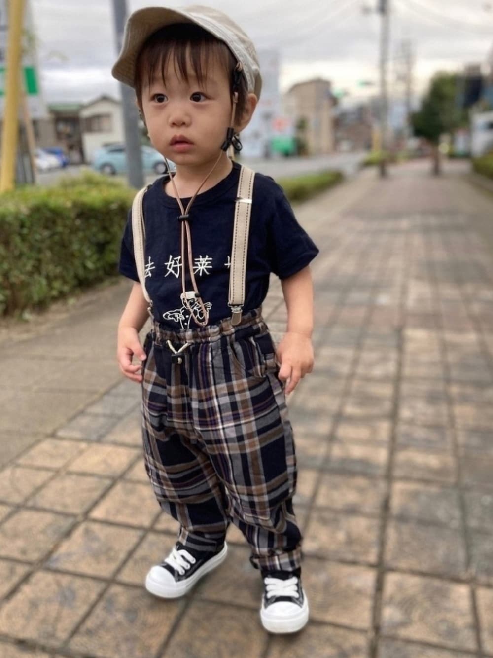 「BEAMS、gotoHollywood、BREEZE、converse、サスペンダー、チェックパンツ、2歳0ヶ月」｜「B:MING by BEAMSのBEADYGEM×ビーミング ライフストア / 別注ポケポケキャップ （キャップ、ベージュ系）」を使った、haru☺︎さん（キッズ・80cm）の秋コーディネートの1枚目の写真