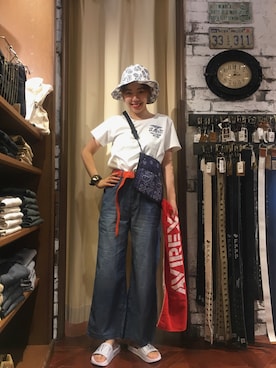 「AVIREX（アヴィレックス）のアイテム（財布/小物）」を使った、増田彩華さん（レディース・164cm）の夏コーディネート