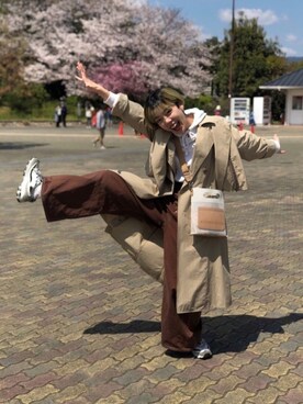 「AVIREX（アヴィレックス）のアイテム（トレンチコート）」を使った、増田彩華さん（レディース・164cm）の春コーディネート