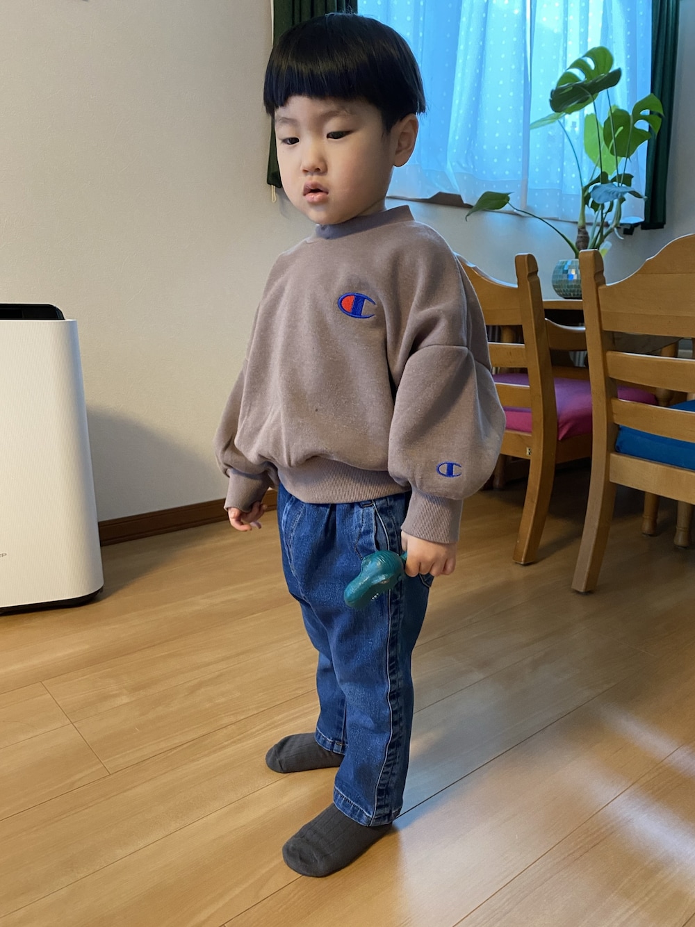「Birthdayのアイテム（スウェット、ブラウン系）」を使った、neppiiさん（キッズ・90cm）の冬コーディネートの1枚目の写真