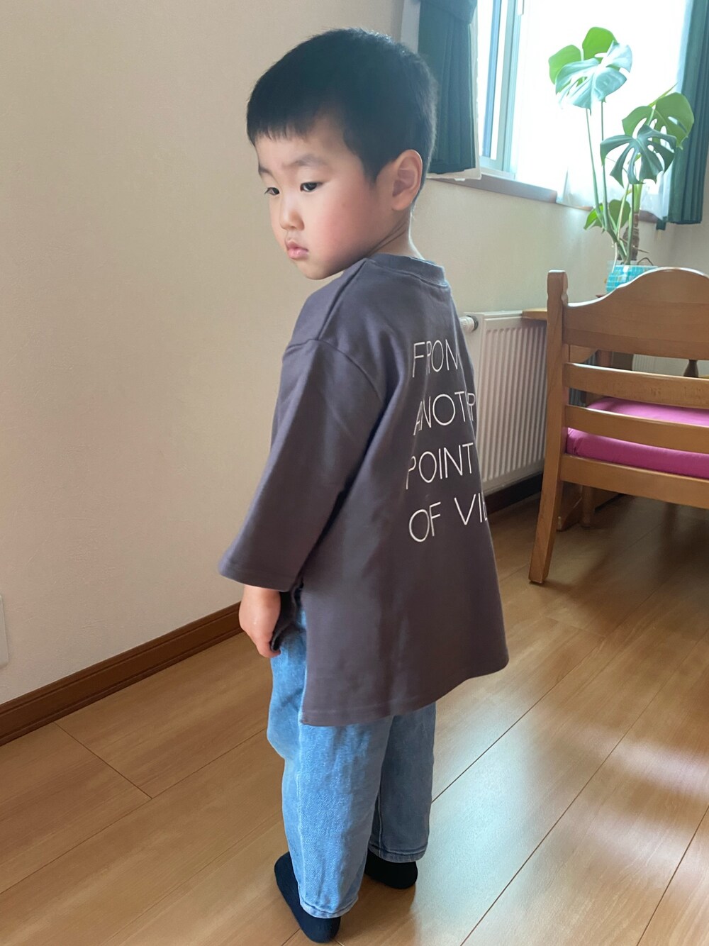 「b・ROOMのアイテム（Tシャツ/カットソー、ブラック系）」を使った、neppiiさん（キッズ・90cm）の春コーディネートの1枚目の写真