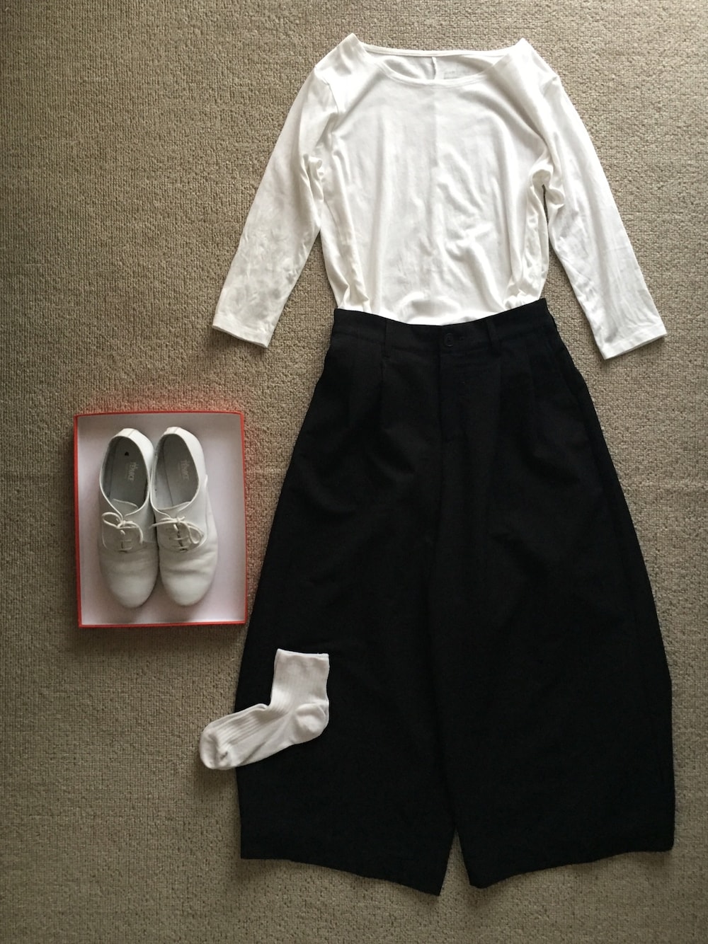 「無印良品のアイテム（チュニック、ホワイト系）」を使った、kntwさん（レディース・155cm）の夏コーディネートの1枚目の写真