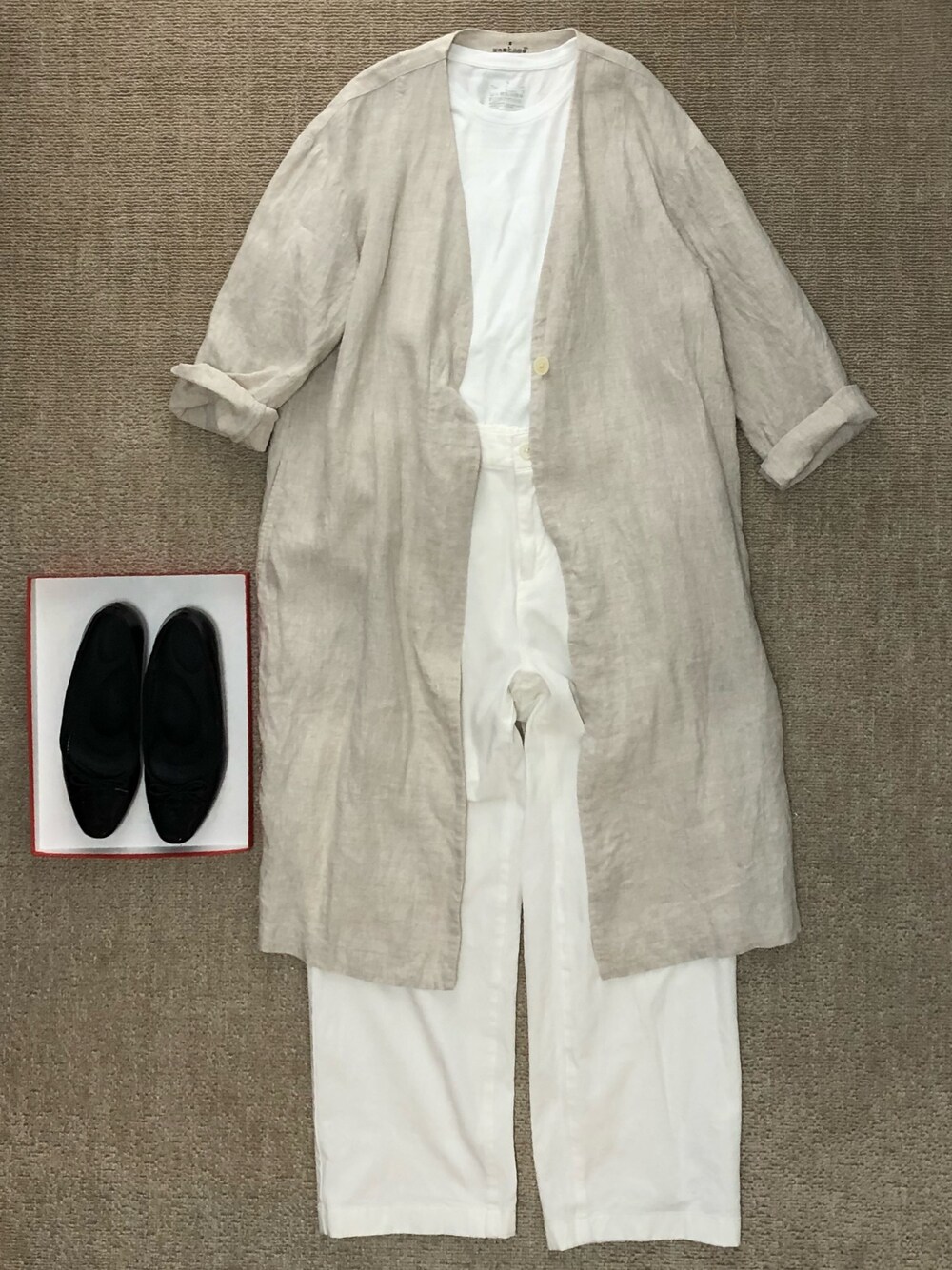 「無印良品のアイテム（Tシャツ/カットソー、ホワイト系）」を使った、kntwさん（レディース・155cm）の夏コーディネートの1枚目の写真
