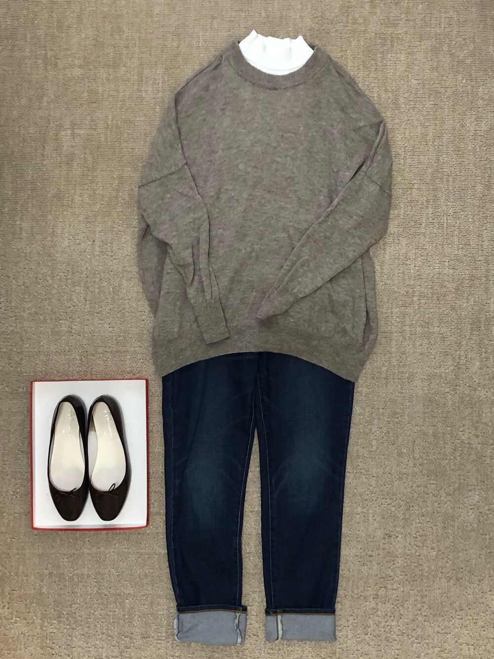 「無印良品のアイテム（Tシャツ/カットソー、ホワイト系）」を使った、kntwさん（レディース・155cm）の秋コーディネートの1枚目の写真