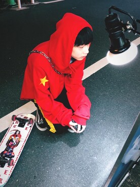 「vetememesのアイテム（パーカー、レッド系）」を使った、🔪🍅さん（メンズ・169cm）の秋コーディネート