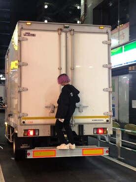 「Supreme （シュプリーム）のアイテム（パーカー、ブラック系）」を使った、🔪🍅さん（メンズ・169cm）の冬コーディネート