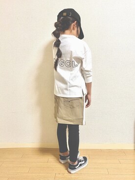 「バックロゴ」｜「アイテム（レッグウェア）」を使った、ALiCeさん（キッズ・120cm）の春コーディネート